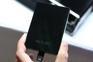 Illustration for article titled The New Xbox 360 in Person: So Glossy It Hurts